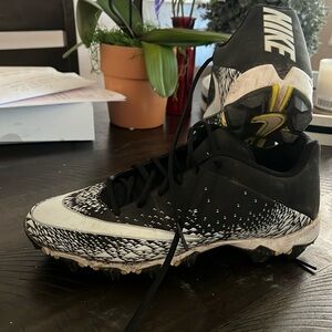 Nike baseball shoe size 10. No box. Gently used